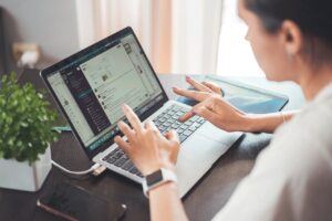 FX副業でスキマ時間に稼ぐ方法は？